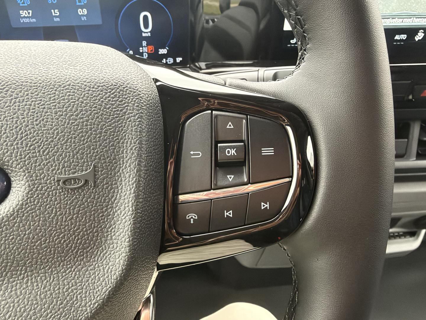 Grå Ford Transit Custom 320 L2 fra 2026