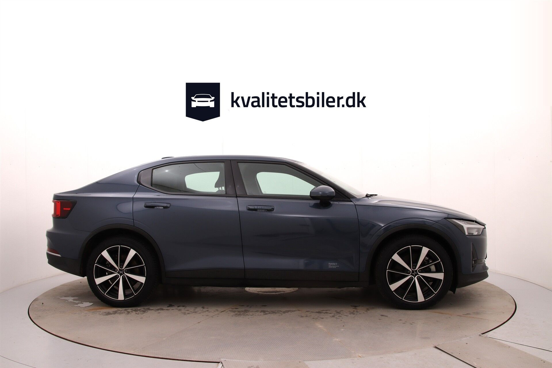 Blå Polestar 2 fra 2021