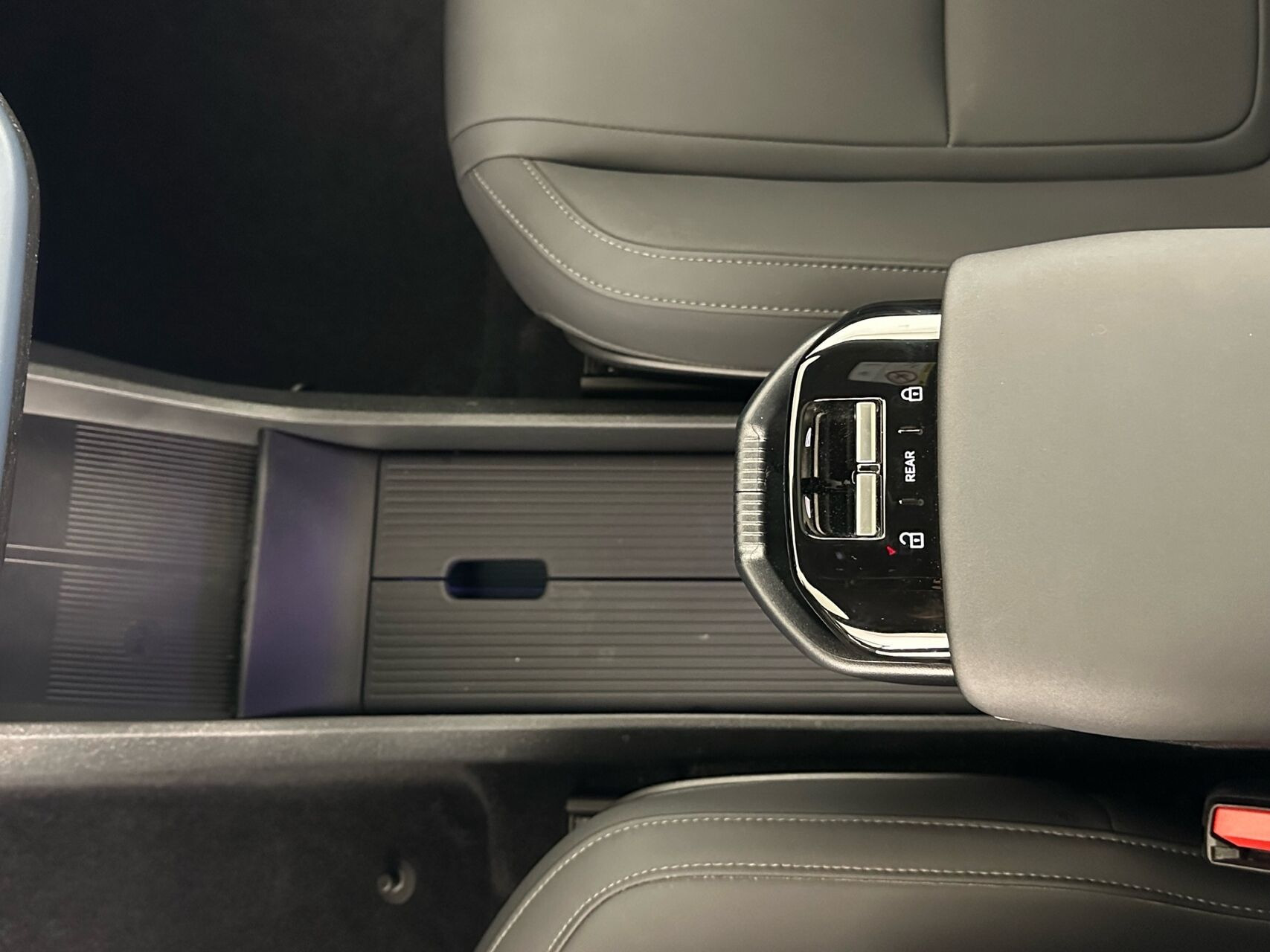 Grå Volvo EX30 Cross Country fra 2025