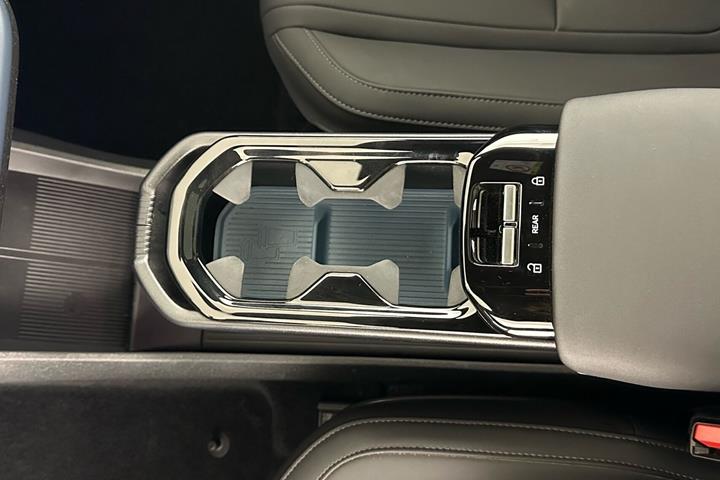 Grå Volvo EX30 Cross Country fra 2025