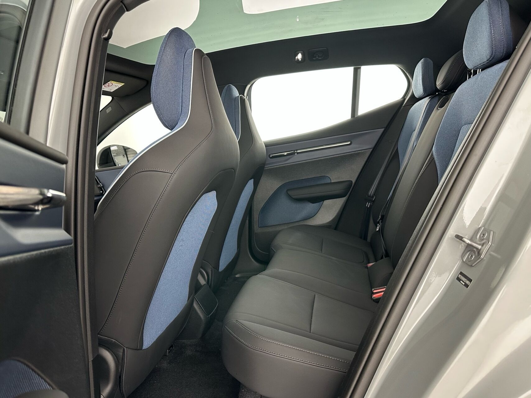 Grå Volvo EX30 Cross Country fra 2025