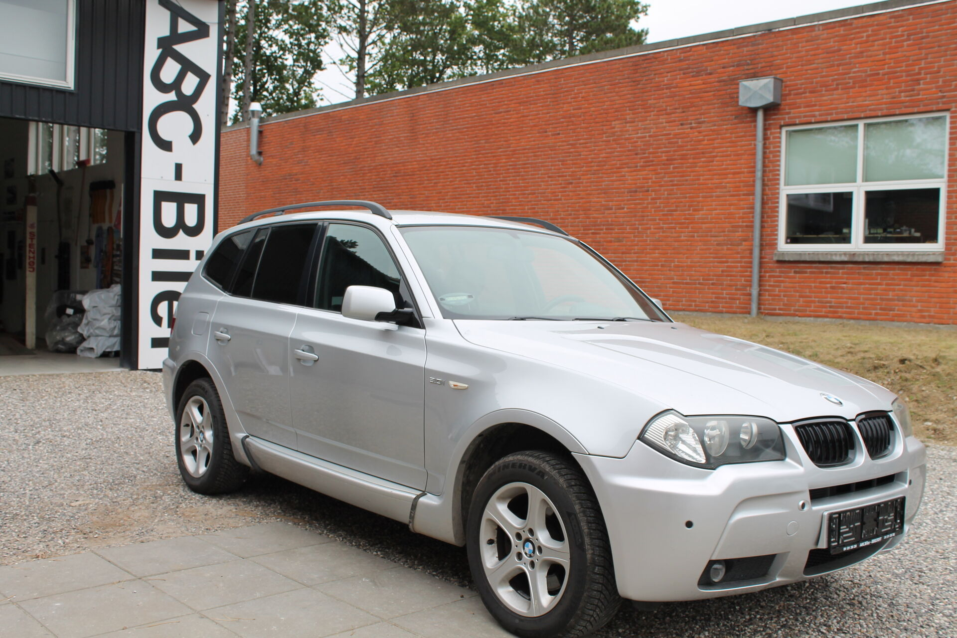 Sølv BMW X3 fra 2005