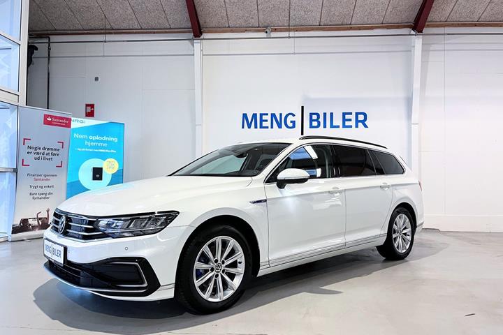 Hvid VW Passat fra 2021