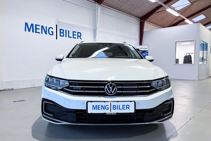 Hvid VW Passat fra 2021