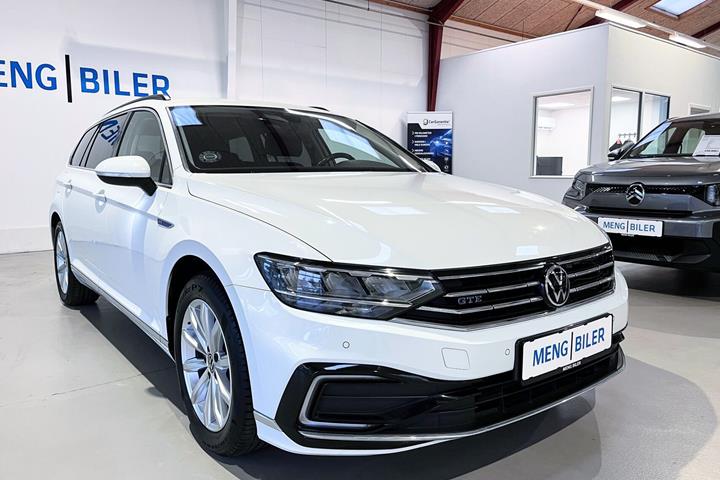 Hvid VW Passat fra 2021