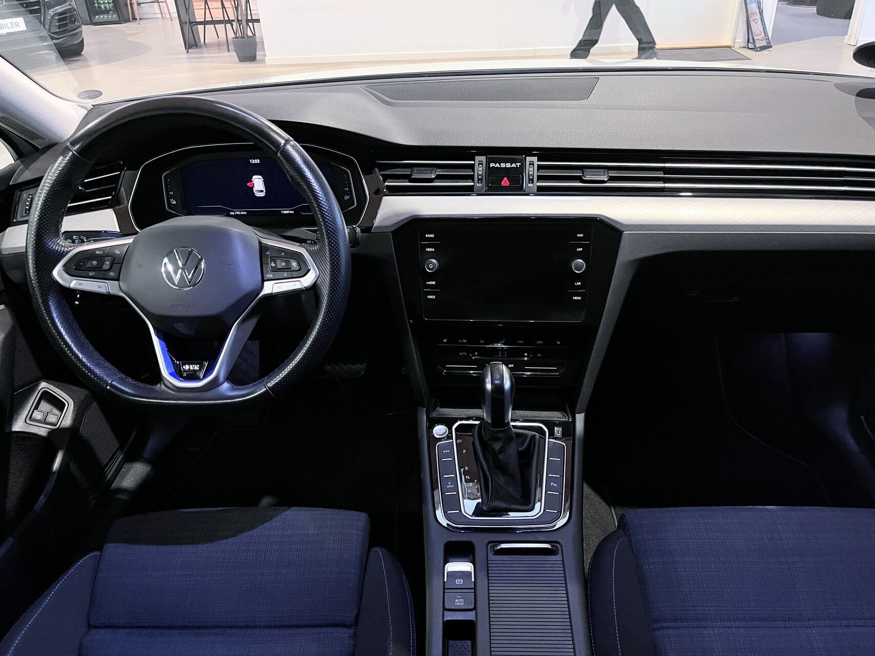 Hvid VW Passat fra 2021