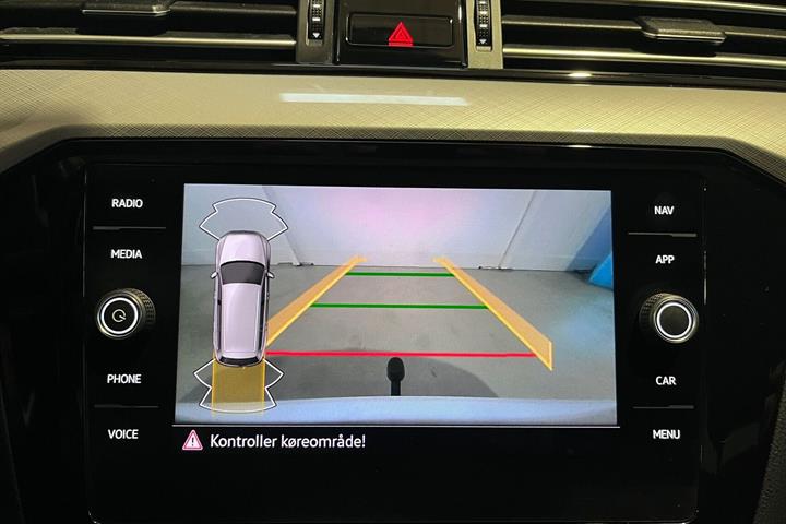 Hvid VW Passat fra 2021
