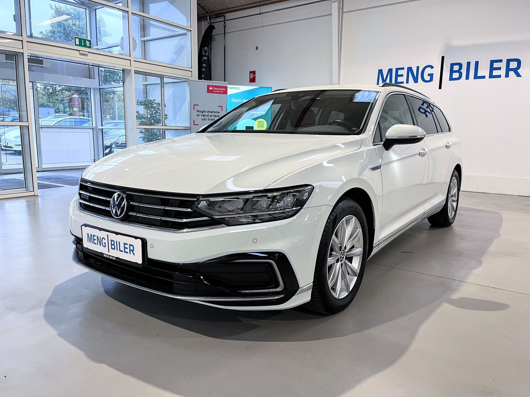 Hvid VW Passat fra 2021