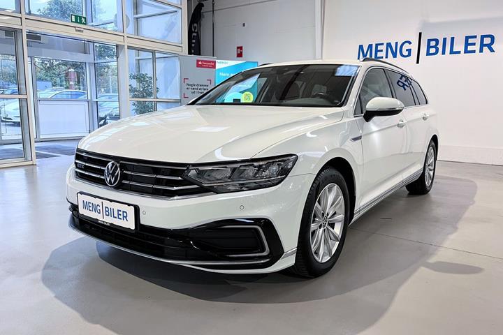 Hvid VW Passat fra 2021