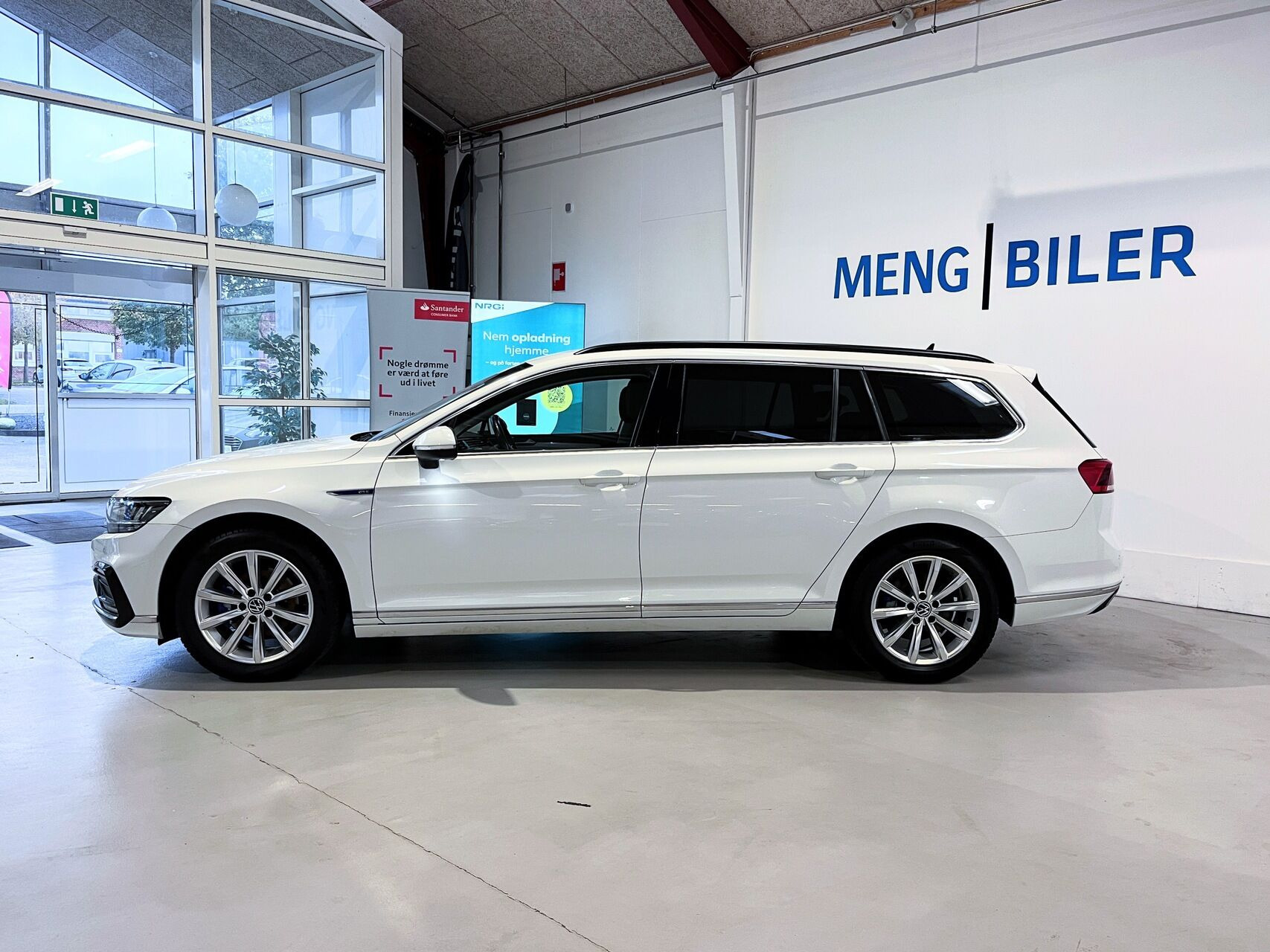 Hvid VW Passat fra 2021