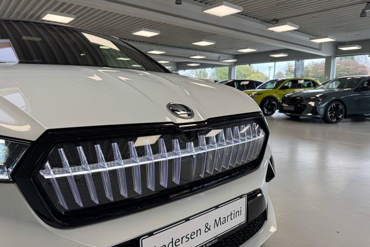 Hvid Skoda Enyaq fra 2024