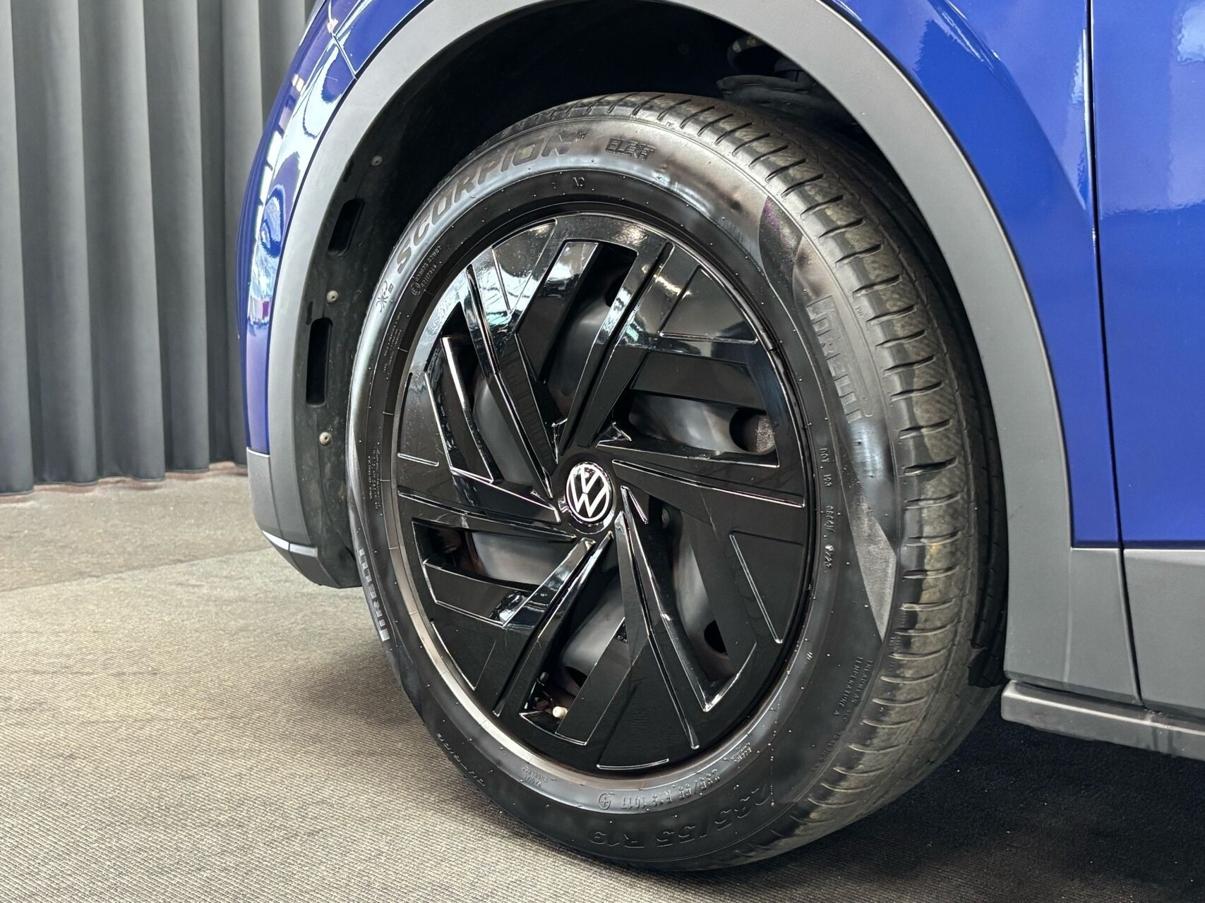 Blå VW ID.4 fra 2023
