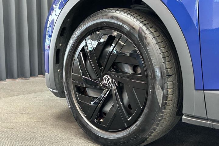 Blå VW ID.4 fra 2023