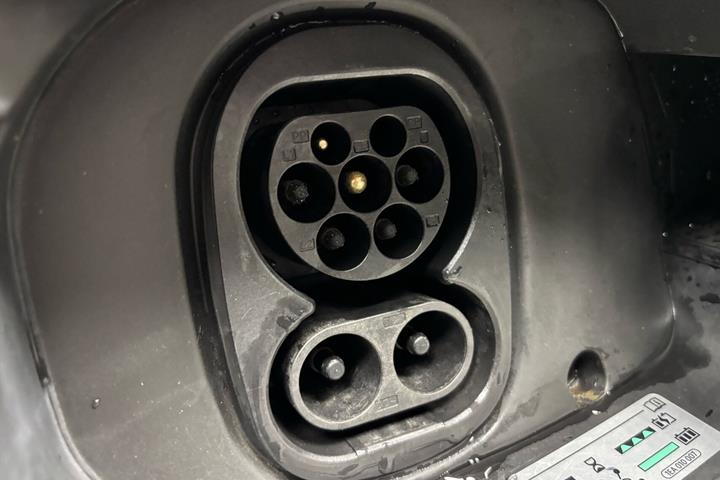 Blå VW ID.4 fra 2023