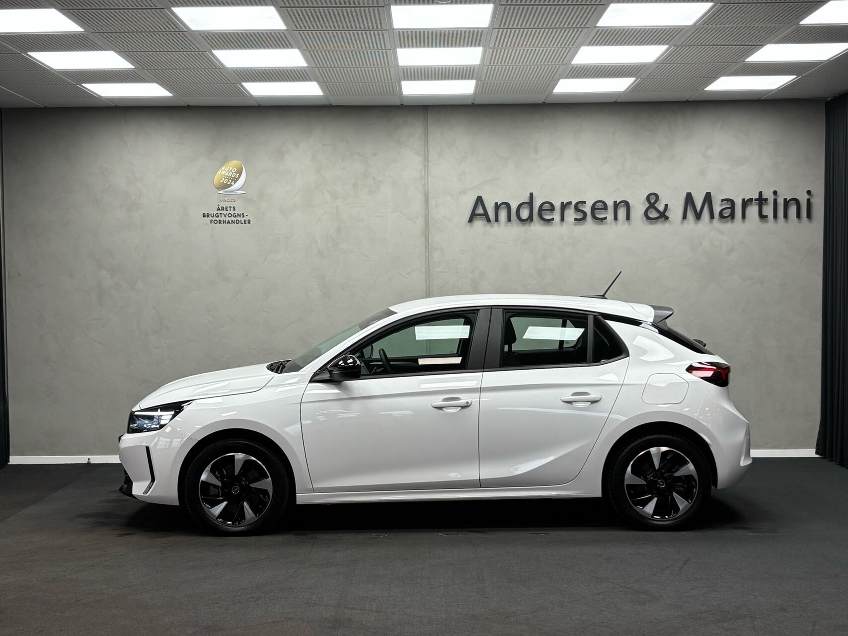 Hvid Opel Corsa-e fra 2023
