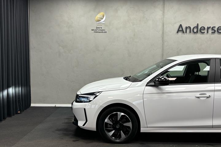 Hvid Opel Corsa-e fra 2023
