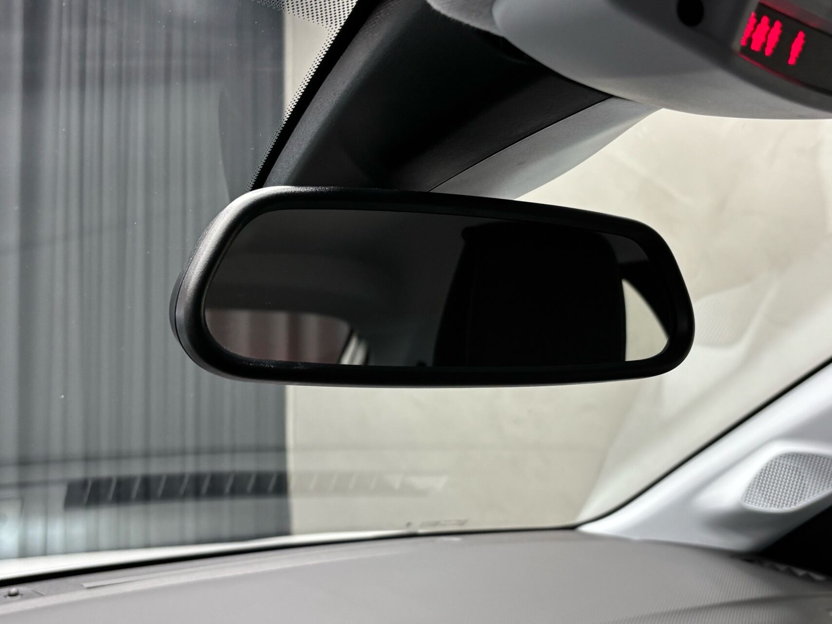 Hvid Opel Corsa-e fra 2023