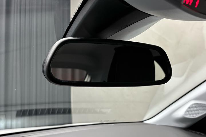 Hvid Opel Corsa-e fra 2023