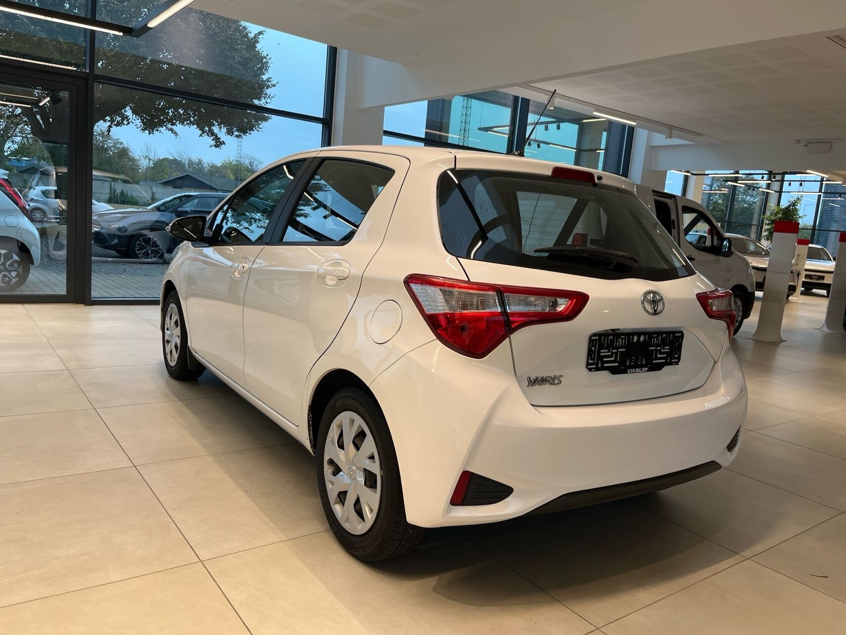 Hvid Toyota Yaris fra 2017