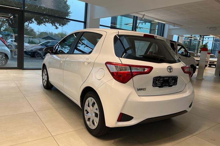 Hvid Toyota Yaris fra 2017