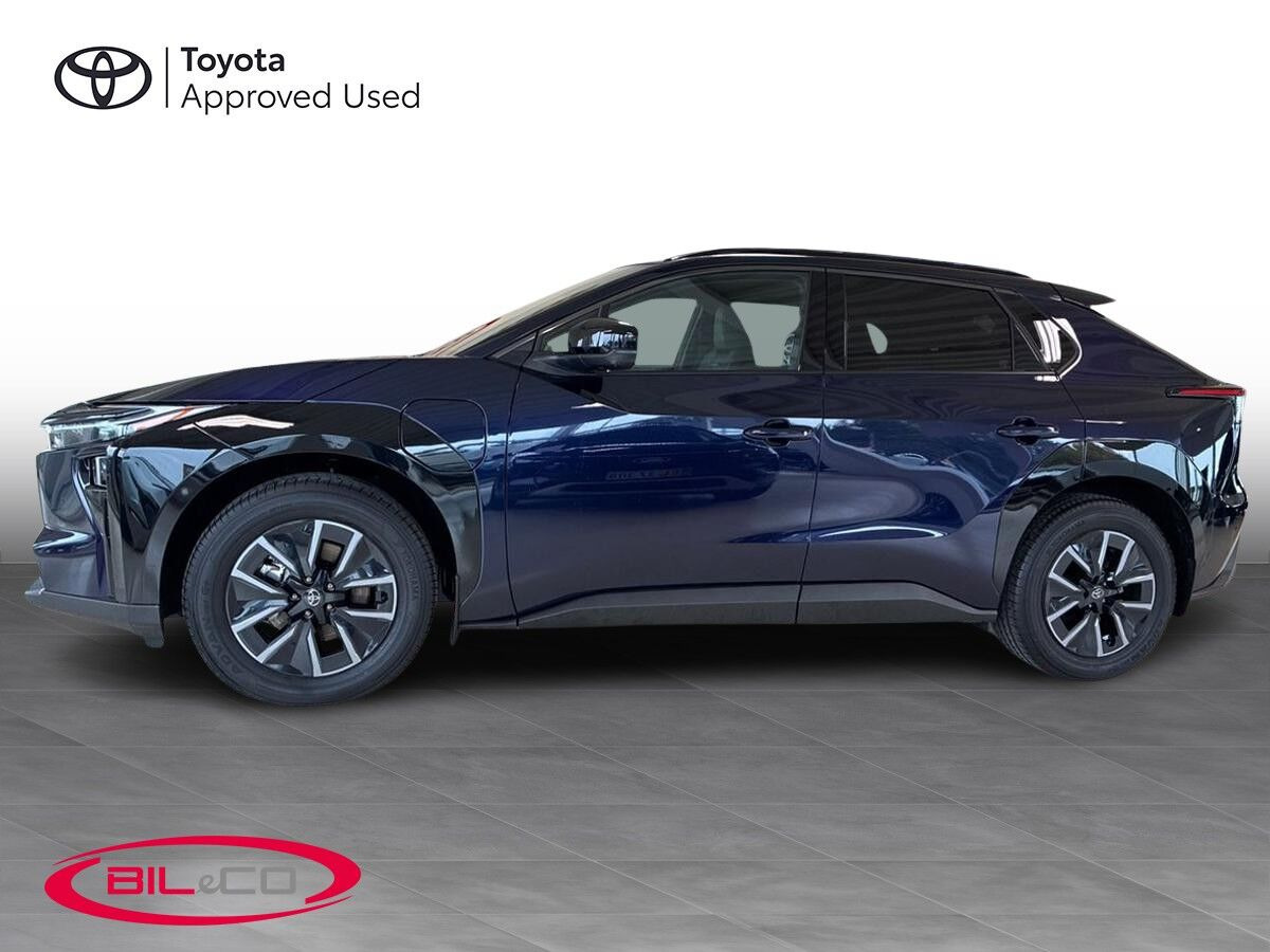 Blå Toyota BZ4X fra 2026