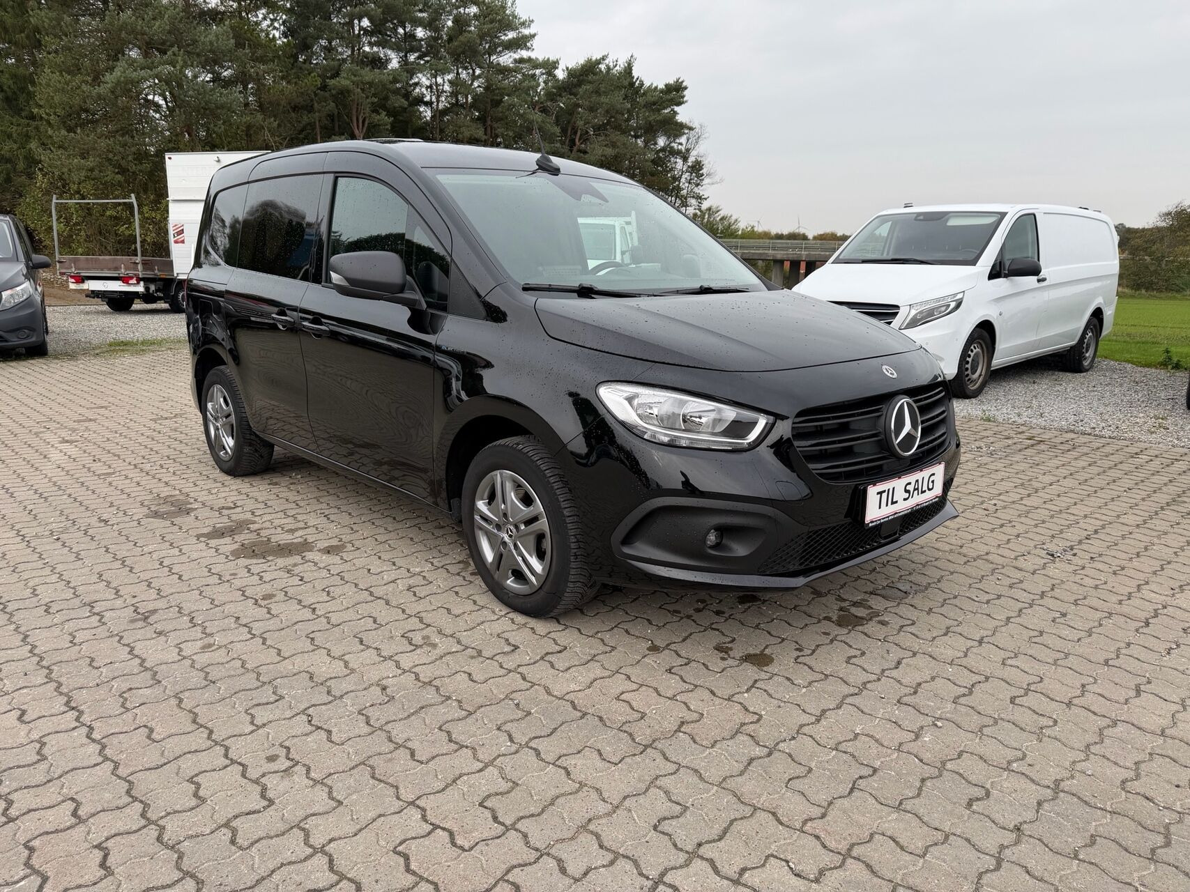Sort Mercedes eCitan fra 2026