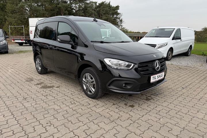 Sort Mercedes eCitan fra 2026