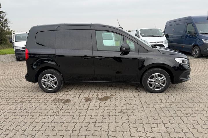 Sort Mercedes eCitan fra 2026