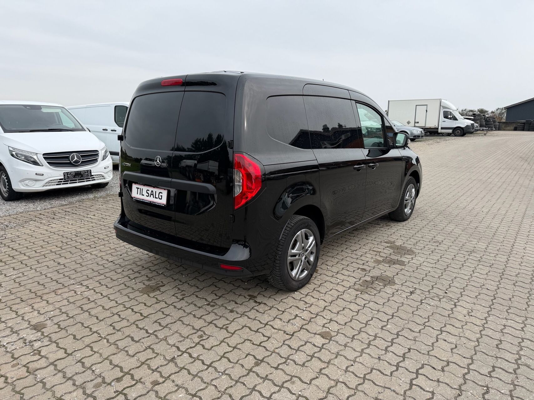 Sort Mercedes eCitan fra 2026