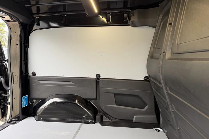 Sort Mercedes eCitan fra 2026