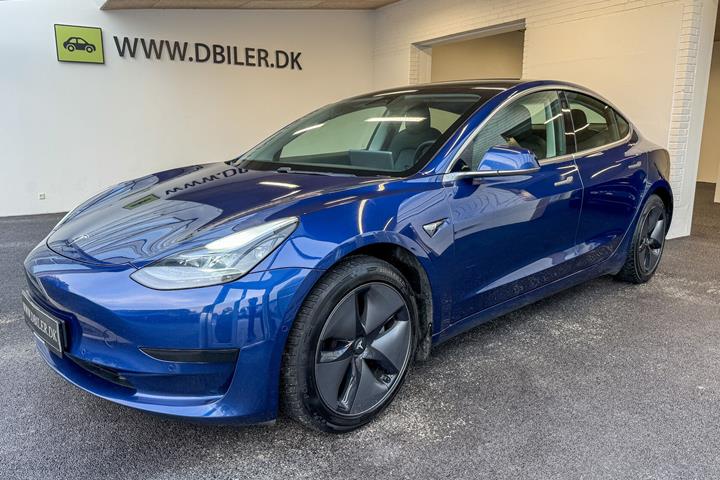 Blå Tesla Model 3 fra 2020