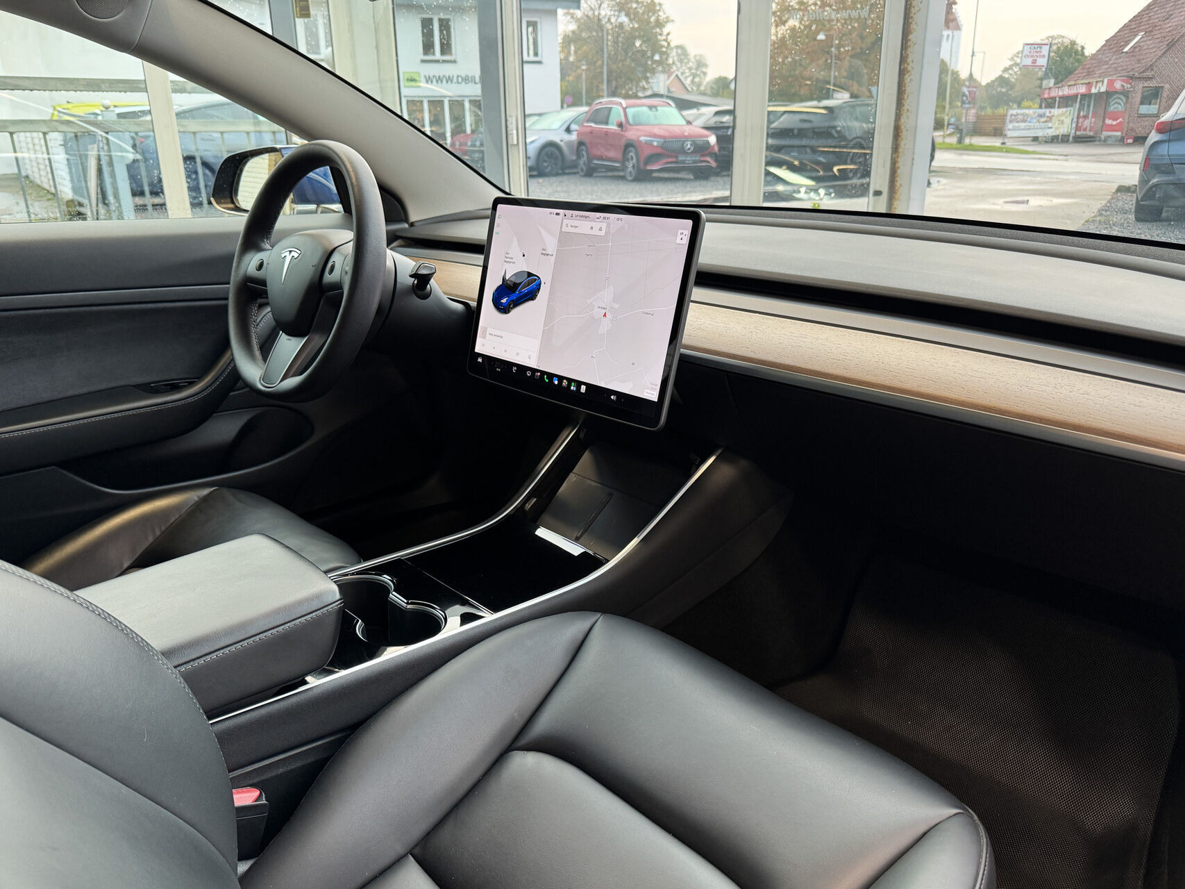 Blå Tesla Model 3 fra 2020