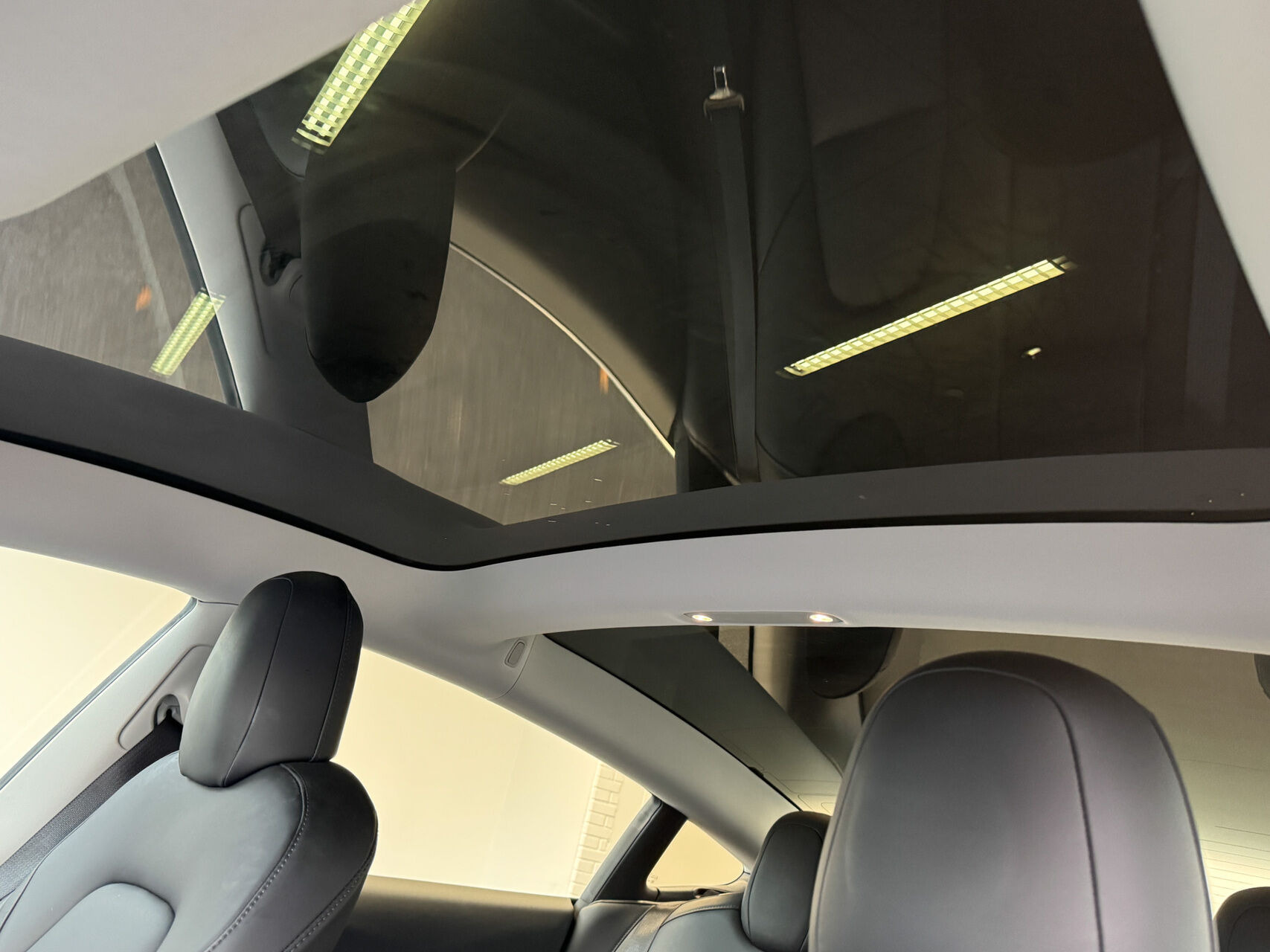 Blå Tesla Model 3 fra 2020