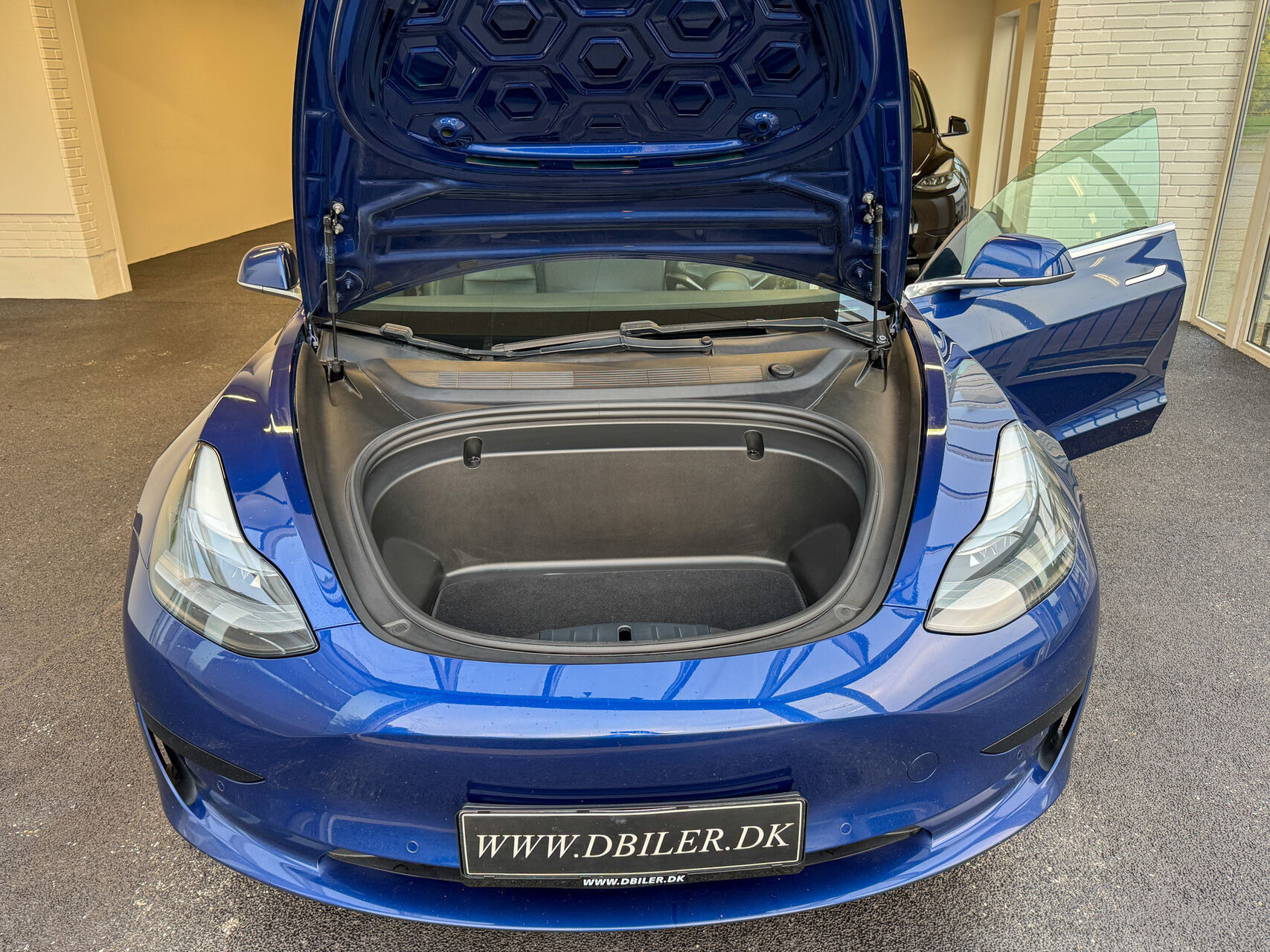 Blå Tesla Model 3 fra 2020