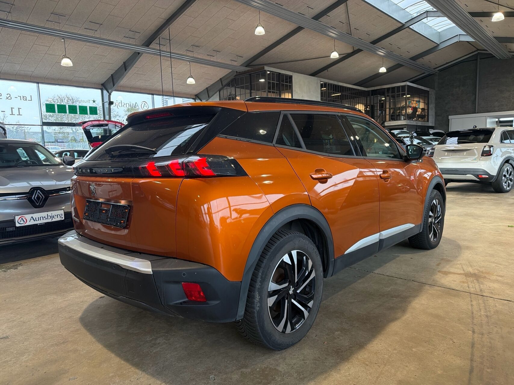 Orange Peugeot e-2008 fra 2022