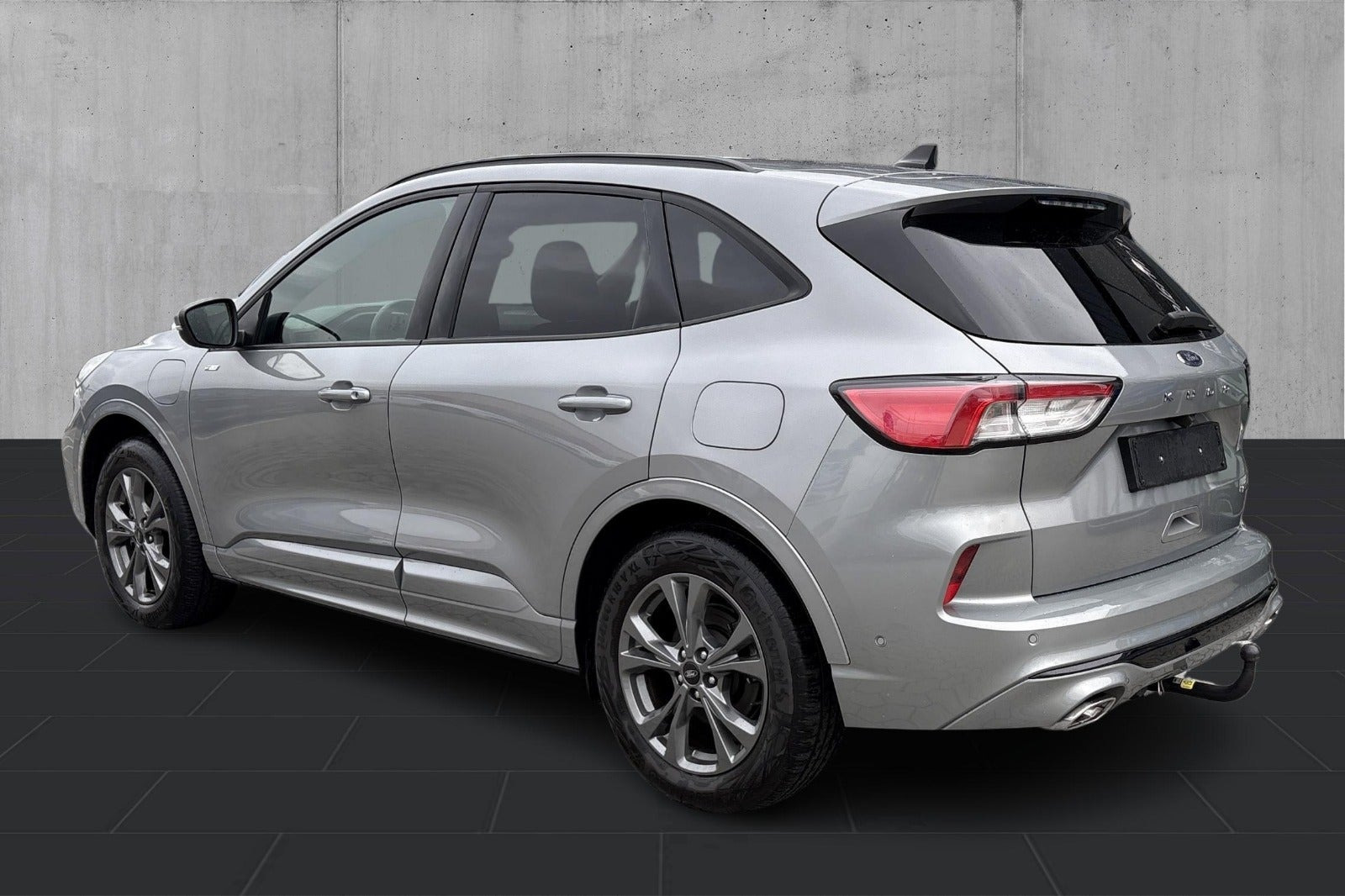 Grå Ford Kuga fra 2023