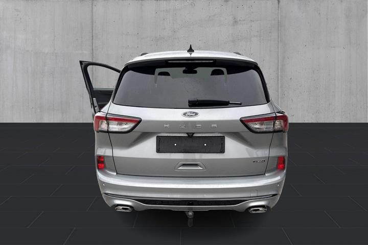 Grå Ford Kuga fra 2023
