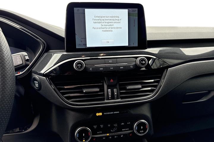 Grå Ford Kuga fra 2023