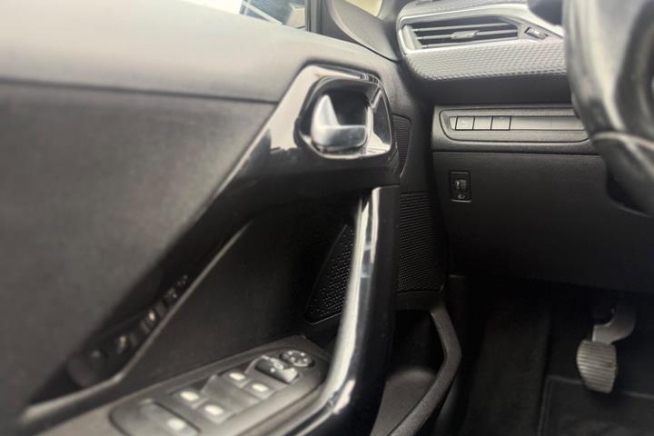 Grøn Peugeot 208 fra 2018