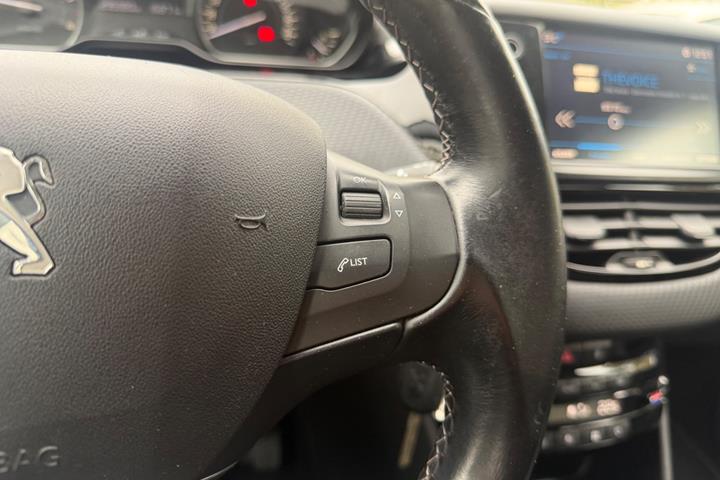 Grøn Peugeot 208 fra 2018