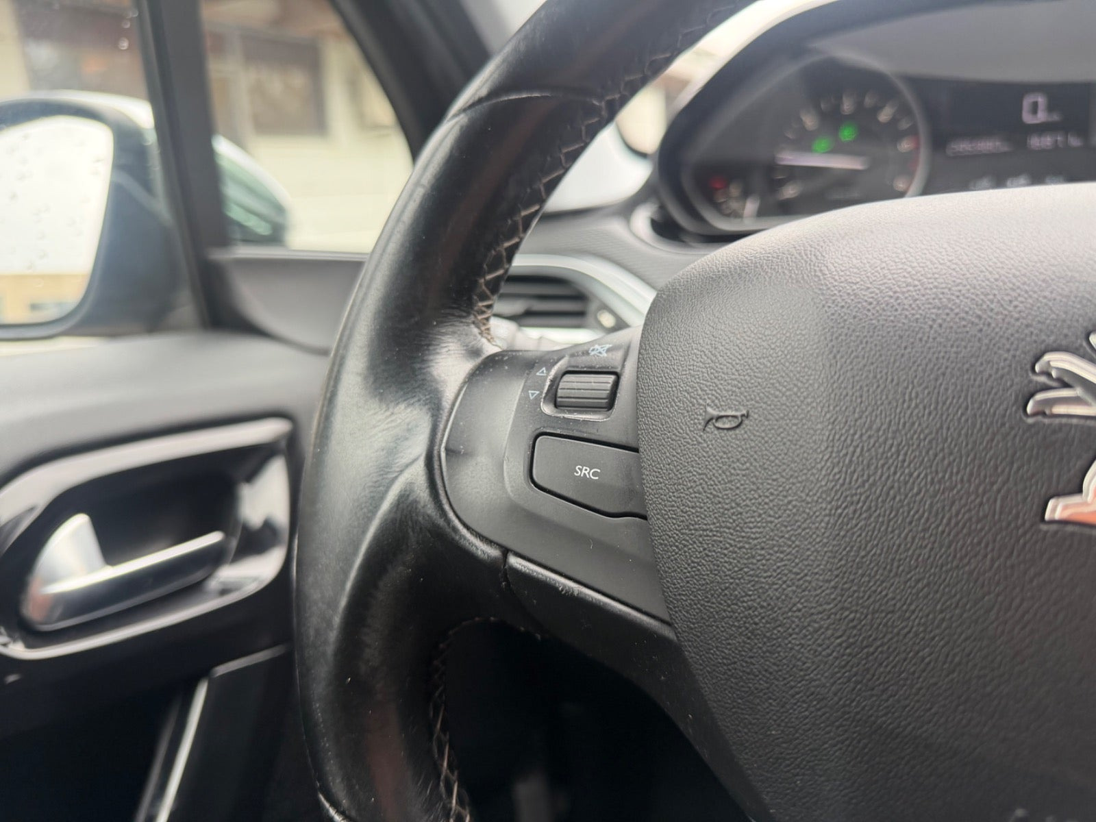Grøn Peugeot 208 fra 2018