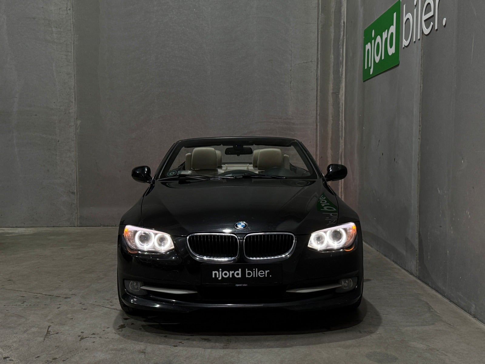 Sort BMW 320d fra 2012