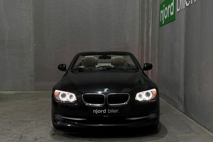 Sort BMW 320d fra 2012