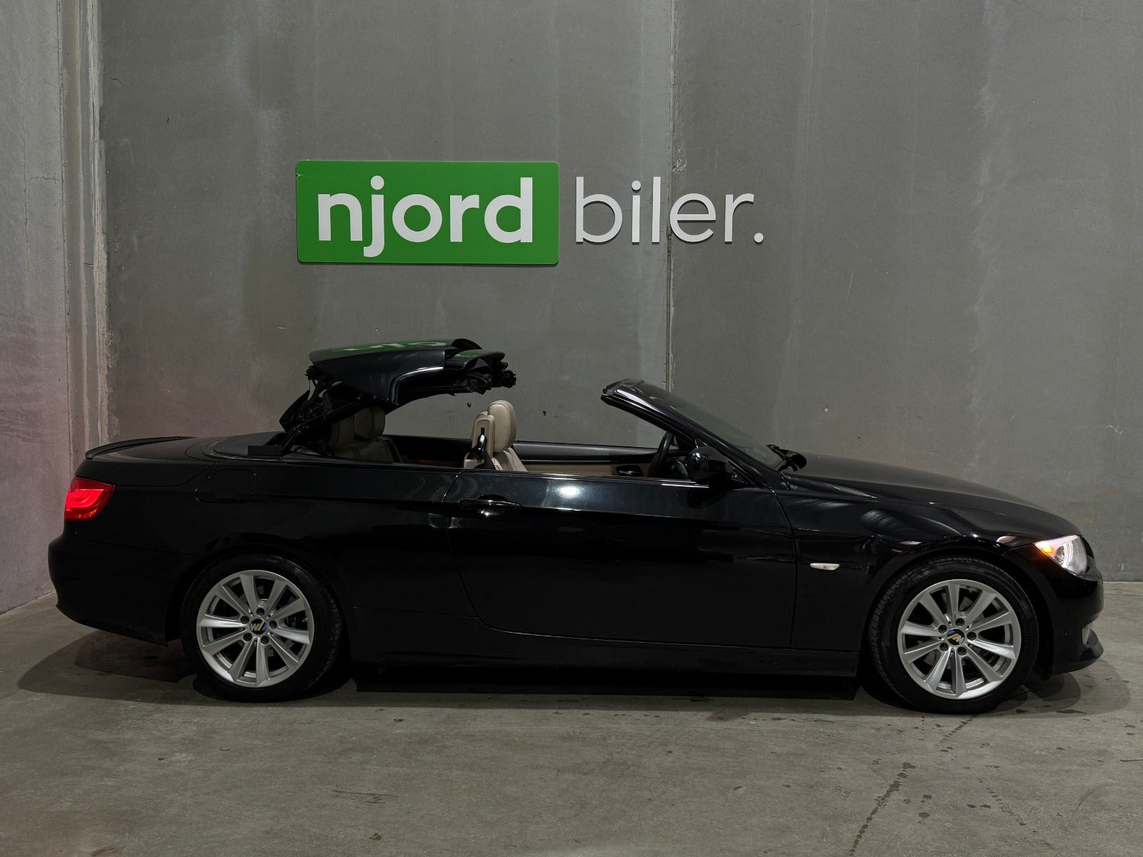 Sort BMW 320d fra 2012
