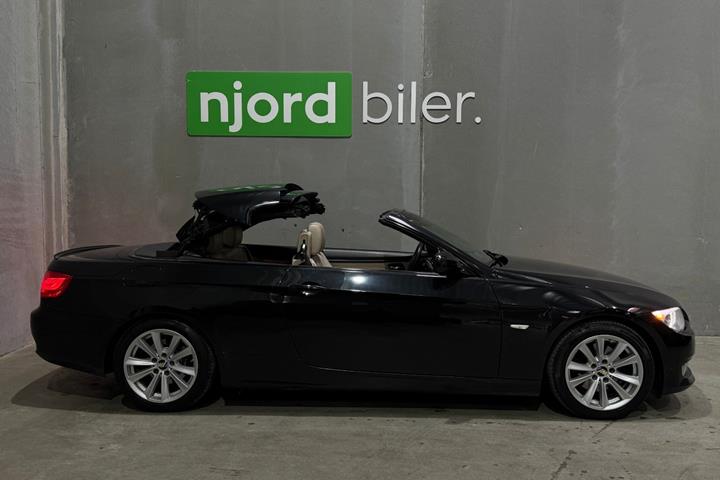 Sort BMW 320d fra 2012