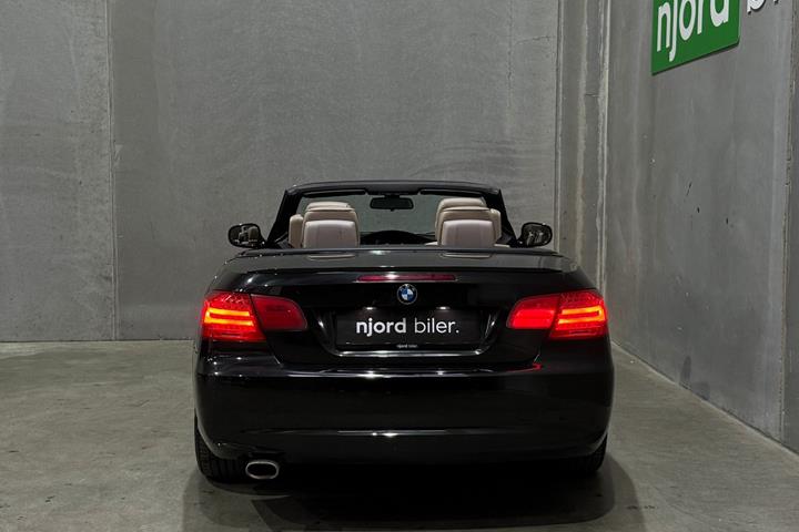 Sort BMW 320d fra 2012
