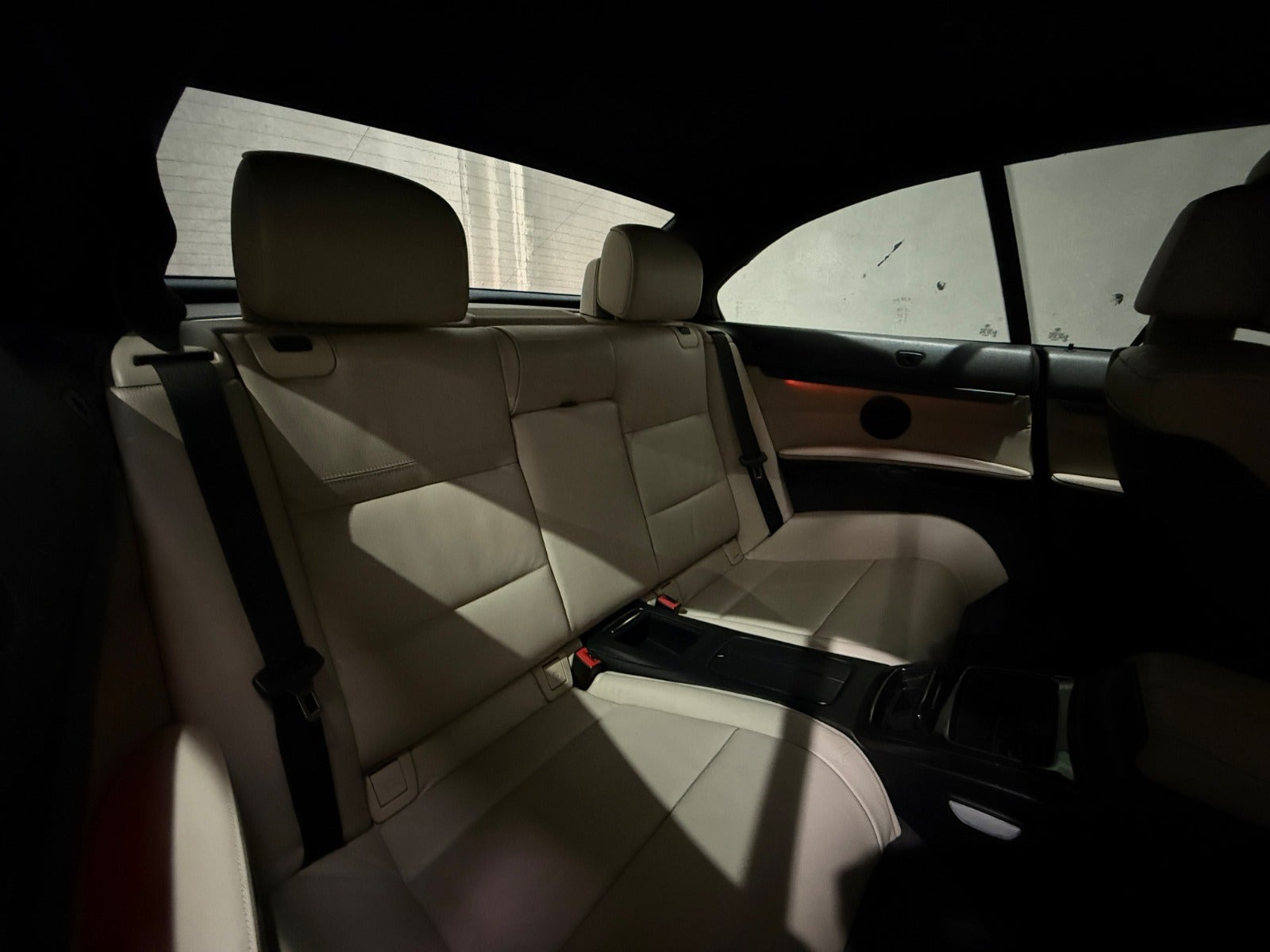 Sort BMW 320d fra 2012