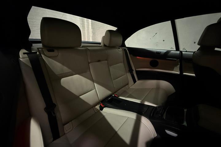 Sort BMW 320d fra 2012