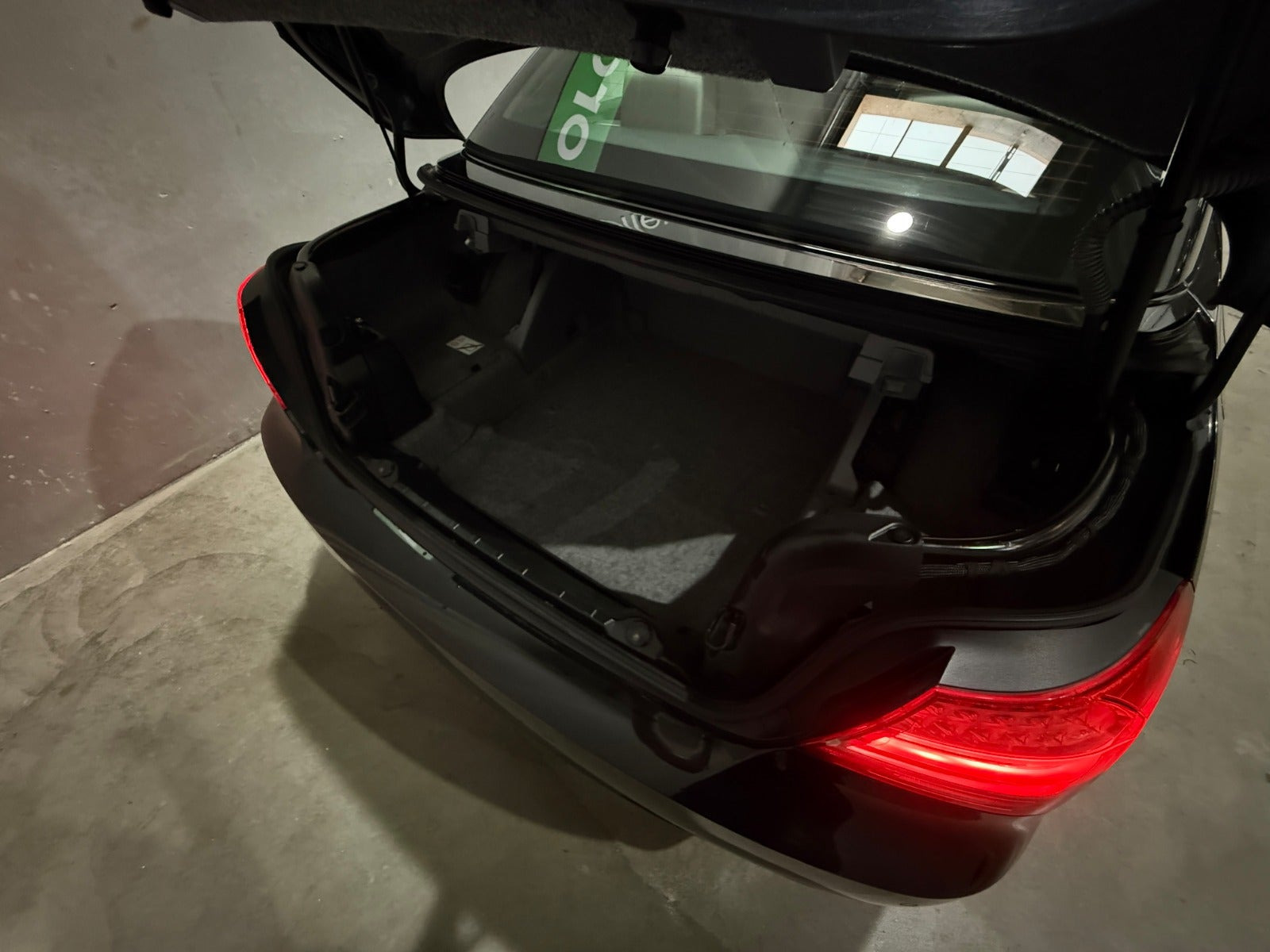 Sort BMW 320d fra 2012