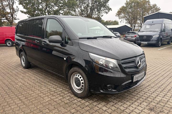 Sort Mercedes Vito 114 fra 2021